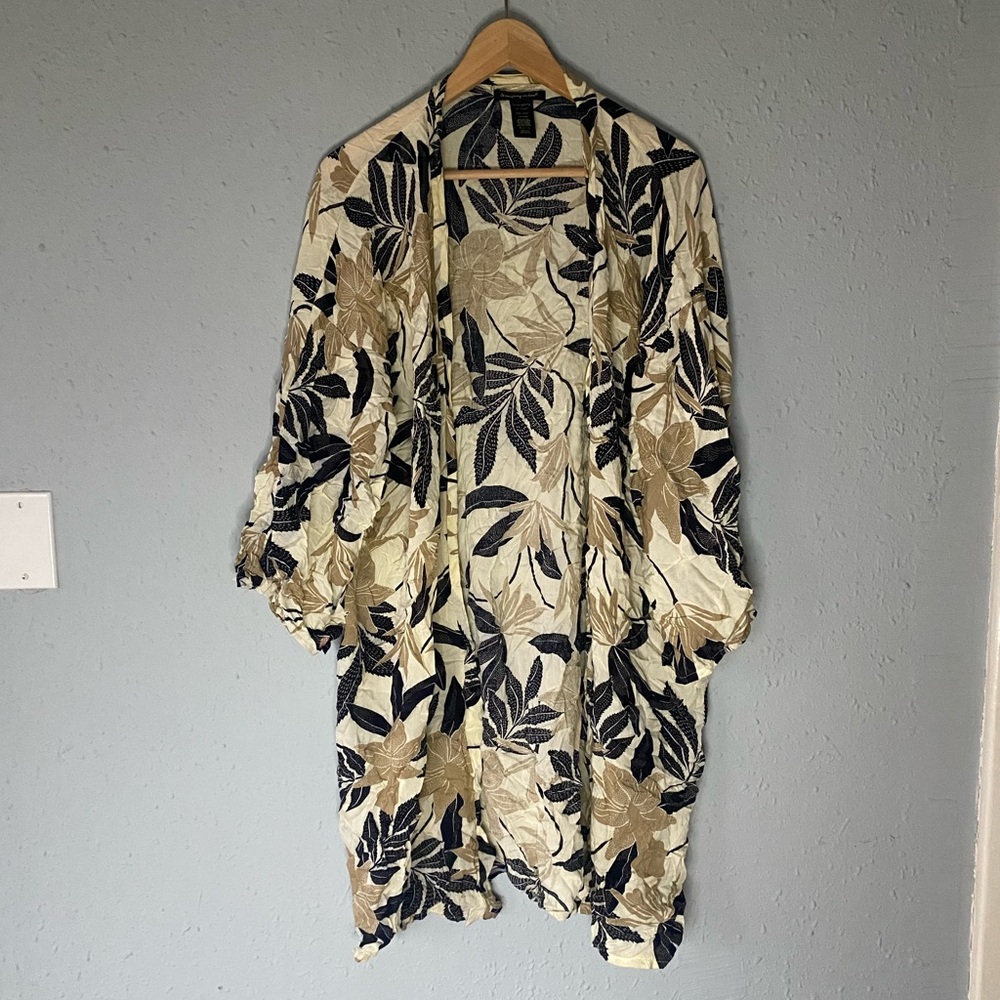 Do Everything in Love Navy and Cream Leaf Kimono
